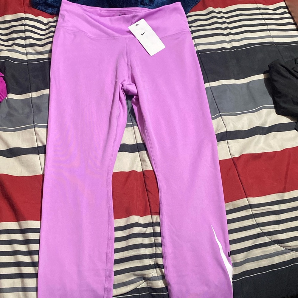 New with tags size medium mid rise dri fit leggings